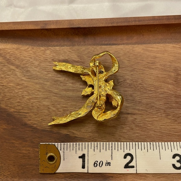 Goldtone Christmas Ribbon Green Holly Leaves White Rhinestone Flowers Vintage - Picture 4 of 5